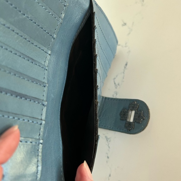 NWOT Patricia Nash Blue Tooled Leather Roses Wallet Boho Floral - Picture 7 of 7